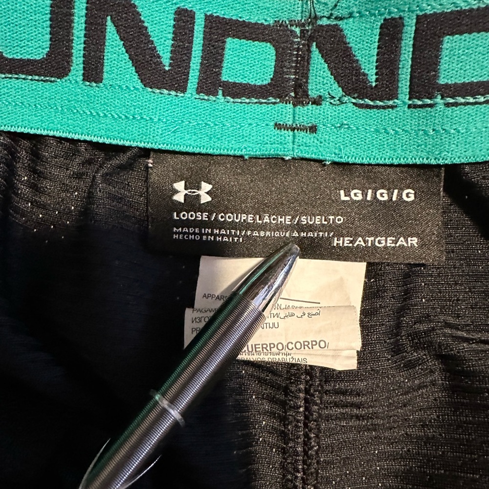 Under Armour Loose Fit HeatGear Shorts Sz L - Picture 8 of 9